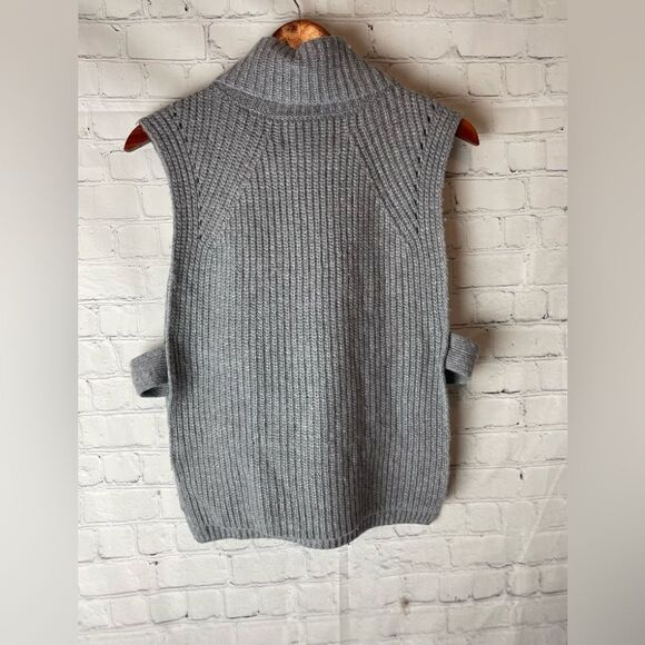 JOA Gray Sweater Vest Large - Picture 9 of 9